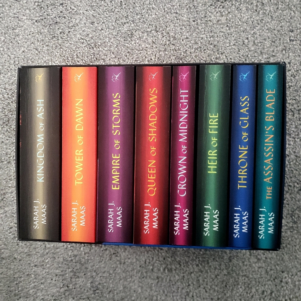 Throne of Glass Book Set by Sarah J. Maas - Picture 6 of 9